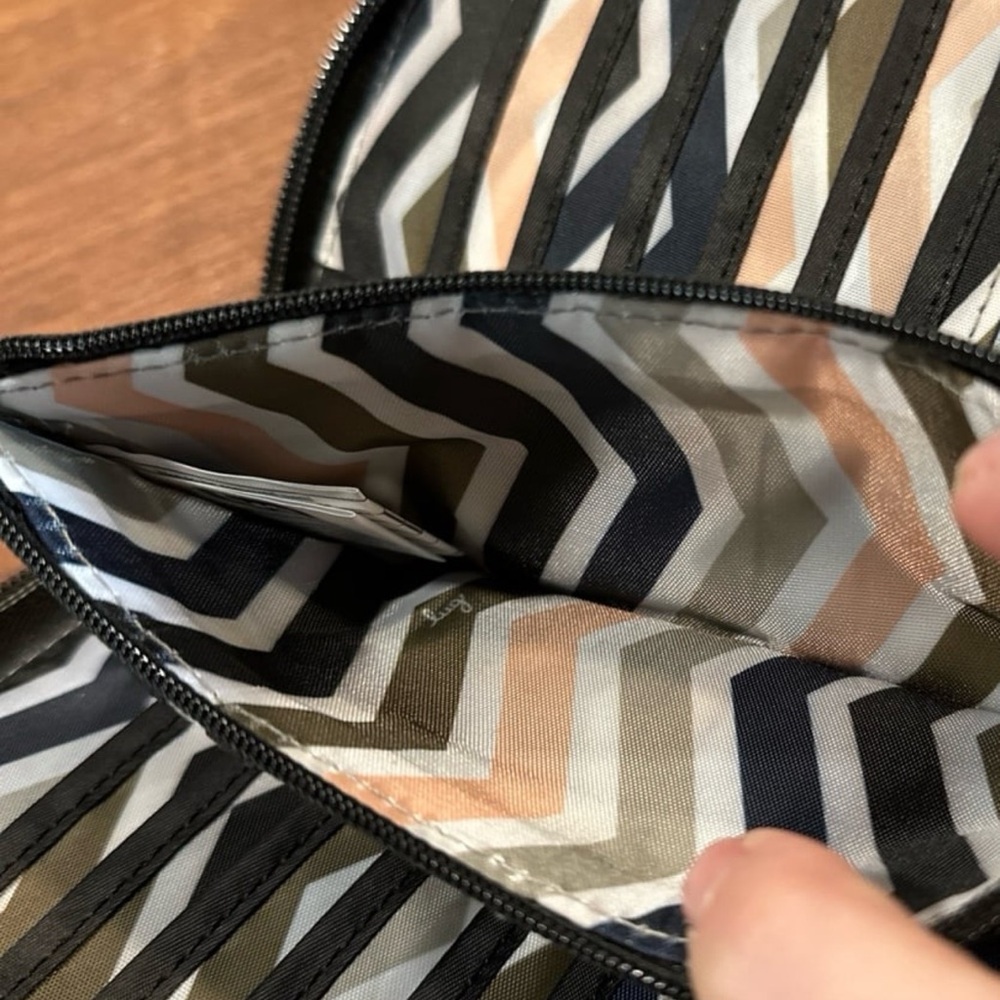 Lug Handspring Wallet - Picture 6 of 8